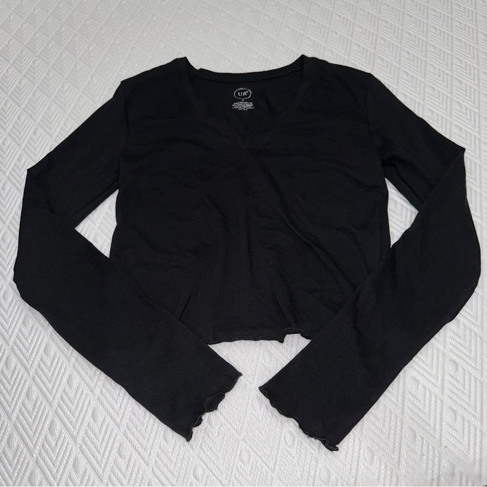 Black Long Sleeved Crop Top